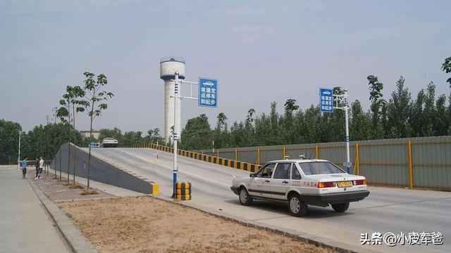 小车驾照C1和C2区别是什么，C1和C2考试内容一样吗，哪个更容易？