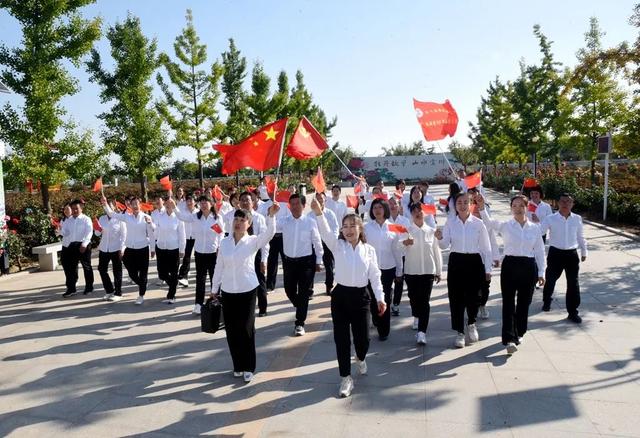 ϲӭ����� �滭�����̡����Ӱ��˴����Сѧ��ʦ�Ž��