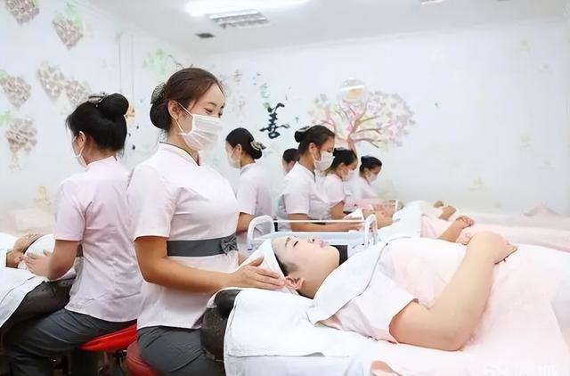双眼皮手术10个人有9个人后悔，割双眼皮，选对季节是关键