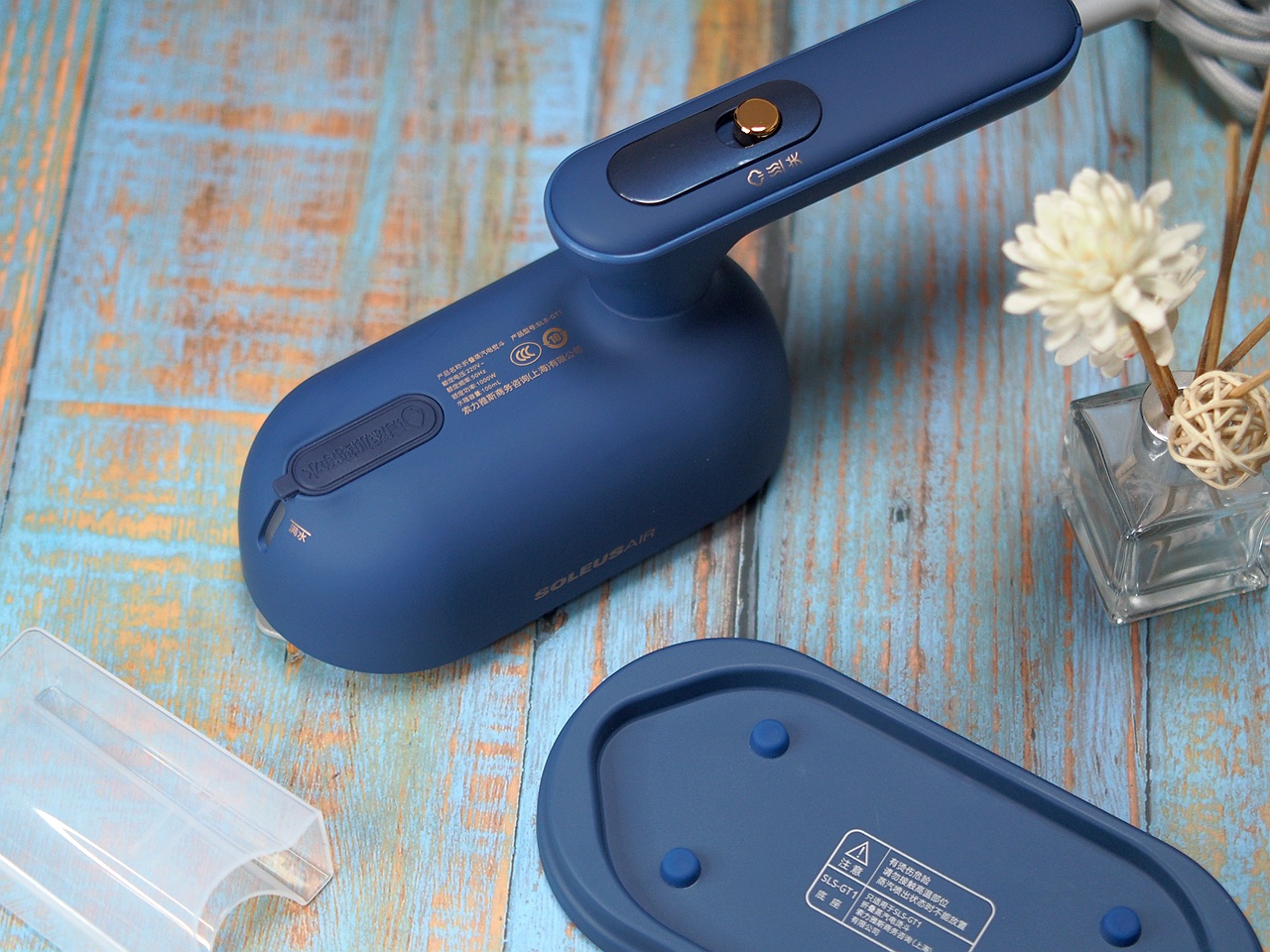 减轻衣物烫熨的工作量 你需要一台好用的电熨斗