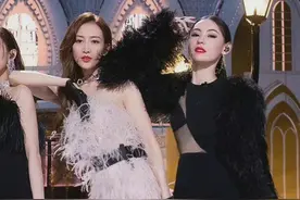 听说明星们穿上丝袜都会变得很好看图片