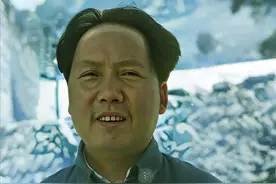 这才是抗战时期毛主席的真实相貌，美国人拍摄，衣服破旧令人动容图片