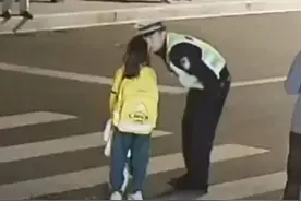 夜里，女孩一瘸一拐边走边哭，擦肩而过的民警：不对劲！图片