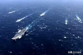 外媒称大量中国军舰正向南海集结，或与山东舰出海，硬刚美双航母图片