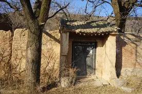为啥村里老人经常说，荒山野岭的破房子不要随便闯入，是迷信吗？图片
