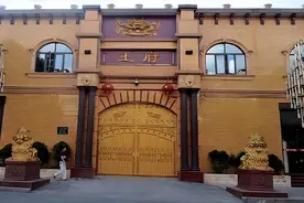 “忽悠大王”王林：如何让名流折腰？如何敛财建“王府”？图片