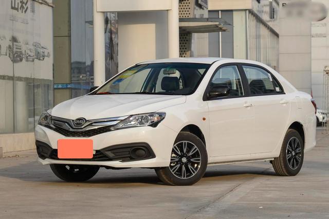 第三代比亚迪f3延续经典,无钥匙进入,百公里油耗5.9l,4.49万起