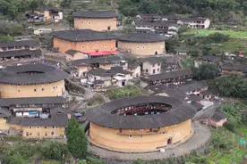 大山深处的一片土楼，被称为神话般的山区建筑，看看到底长啥样图片