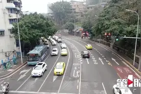 多车串联掉头！重庆司机霸气回应：一盘子就甩过去了！图片