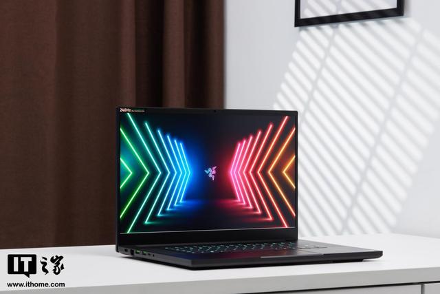 雷蛇灵刃 17 专业版评测：最强移动端 GPU，DLSS 畅玩 2K 光追