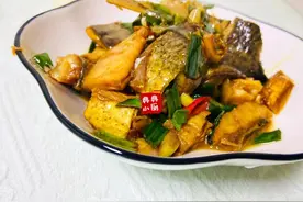 又香又下饭的一道菜，大蒜炒咸鱼，吃过一次就爱上的味道图片