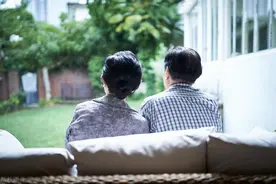 我找了个搭伙老伴，他提出一个过分要求，我不愿意，他说我们散伙图片