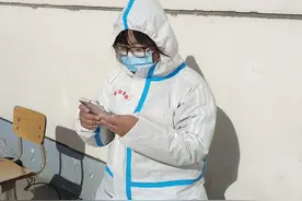 融媒探访丨懂事背后的思念：“爸爸妈妈放心忙 我在家里乖乖的”图片