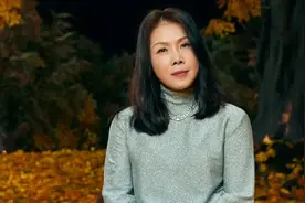 田震怒摔话筒后“消失”，56岁无儿无女，近照曝光，网友：太可怕图片