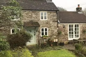 63岁英国太太的乡间生活，住石头房户外野餐，处处流露着治愈气息图片