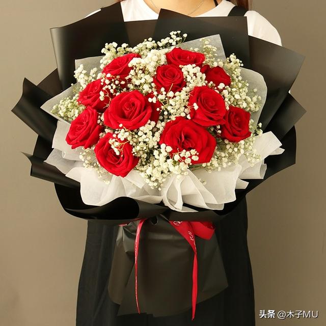 给女朋友送花怎么送?