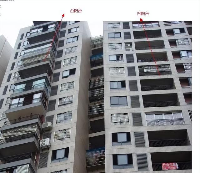 阳台没有钢筋结构,它在建造设计的时候,只用水泥跟砖头砌起,它的承重