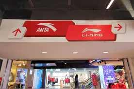 安踏凭啥超越阿迪、耐克，甩了李宁“两个特步”的距离？原因在这图片