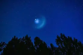 真相或是中段反导！全国多地天空出现不明光斑：目击者称是UFO图片