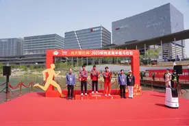 最美四月天，跑进春天里！2023郑州龙湖半程马拉松鸣枪开跑图片