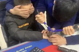 悄悄蒙上你的眼睛，让你猜猜我是谁图片