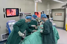 机器人+零缺血 哈医大一院泌尿外科机器人辅助实现腹腔镜下双肾肿瘤同时切除图片