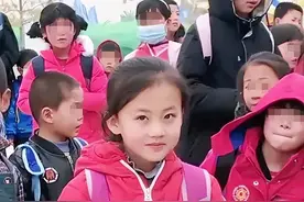 宁夏女孩一笑成名，父母为她拒绝百万签约，网友：理由让人佩服！图片