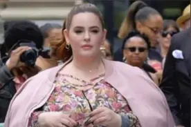 500斤女模特走T台，脱下外套的那一刻，全场男士瞬间沸腾图片