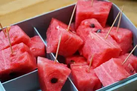 桃子和西瓜一起吃“相克”？辟谣！夏季吃桃，真正注意的是这几点图片