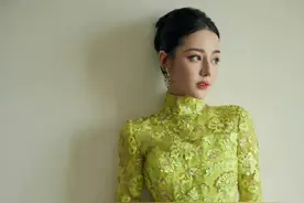 迪丽热巴白衣造型美翻众人，看到照片，简直绝了图片