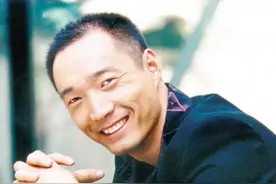 李易祥：机修工变平民影帝，和女星曾黎分手，转身娶韩国美女为妻图片