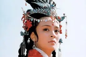 东方闻樱本色出演《红楼梦》，女孩都不和她玩，只和陈晓旭关系好图片