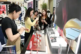 爱小众更爱“投资”自己，消博会上的“她经济”刮起“悦己”风潮图片