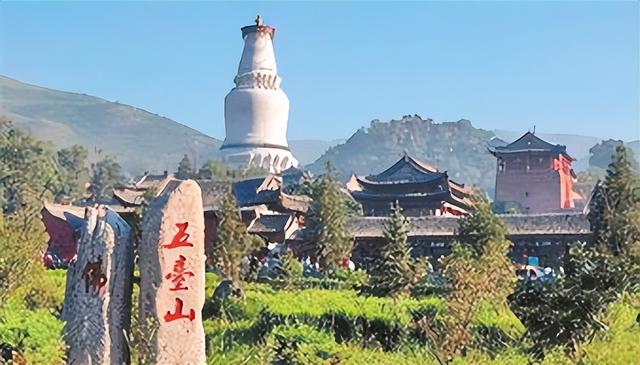 搔首弄姿，与游客寻欢作乐五台山美貌“尼姑”为何能如此放肆?