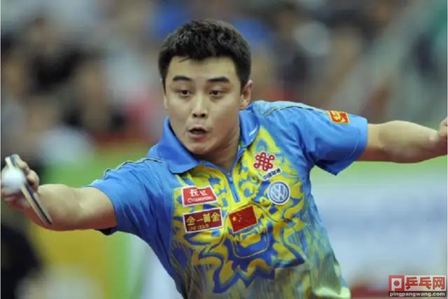 王皓职业生涯最重一冠，2009年世乒赛击败王励勤，激动跪地怒吼