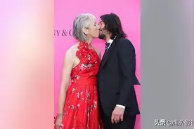 基努·里维斯罕见地表示：他最幸福时刻是与女友在一起图片