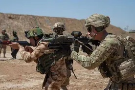 为何解放军步枪上很少装瞄准镜？美国步枪上瞄准镜却成了标配图片