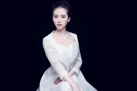 颈纹深可以用3种方式解决，让你更显年轻图片