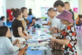 水磨沟区“百日千万”家庭服务业专场招聘会举办 护工最高月薪1.3万元图片