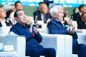 茅台集团原董事长季克良出席第三届郎酒庄园三品节图片