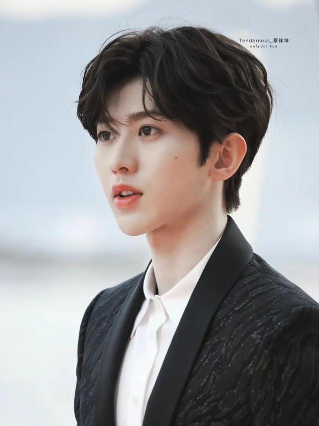 脸上有痣的几位明星:任嘉伦苏感十足,王一博性感,朱一龙最特别