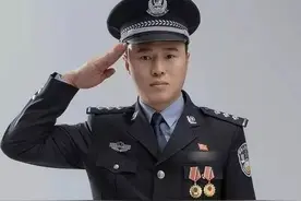 保安和警察“撞衫”了? 弋阳公安严肃处理非法穿着使用警服行为！图片