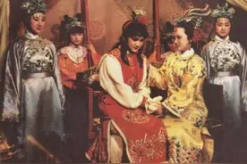 贾宝玉精通人情世故？他懂礼数，有君父思想，颂圣是拍马屁吗？图片