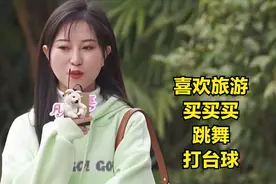 漂亮萌妹子来相亲，一个月零花钱6万，结婚不要孩子，小伙被迷住图片