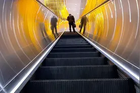 上海最深的地铁站，深度36米相当于12层楼，因太魔幻已成打卡地图片