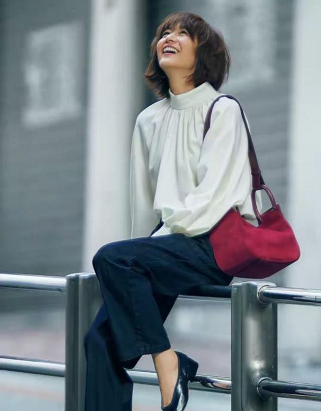 40,50岁女人,别再烫小卷了!今年流行"气垫烫",减龄又显脸小