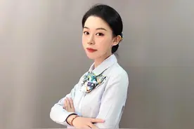 为什么银行女员工喜欢穿肉色丝袜呢？我来告诉你原因图片