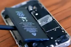 手机充电到100%再拔？这3个错误习惯会加速电池报废，你中招了吗图片