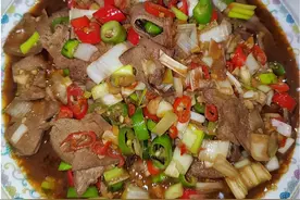 湖南大哥请吃饭，8菜1汤摆满桌诚意满满，北方朋友却一口吃不下图片