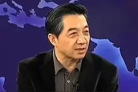 原海军少将张召忠：在家买菜下厨是常事，出行办事乘坐地铁成常态图片